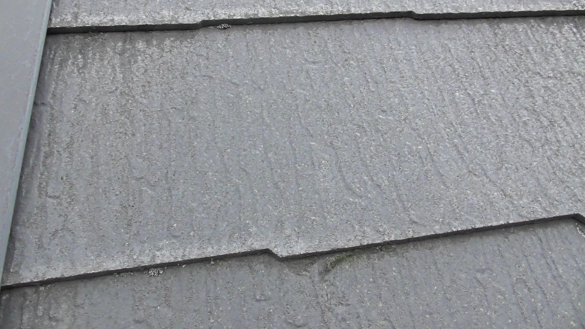 経年劣化により退色などが見受けられます。