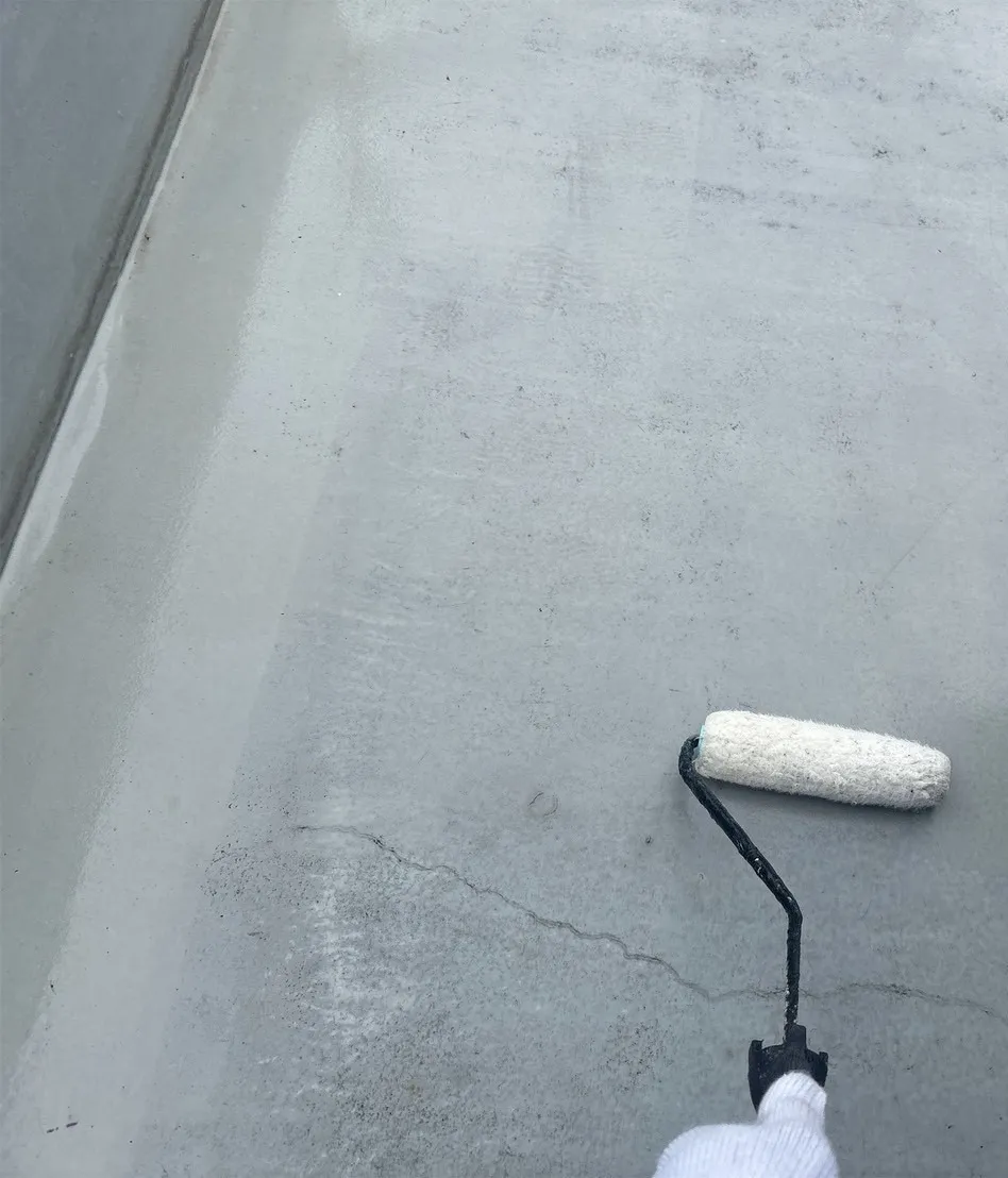 屋上防水　プライマー塗布